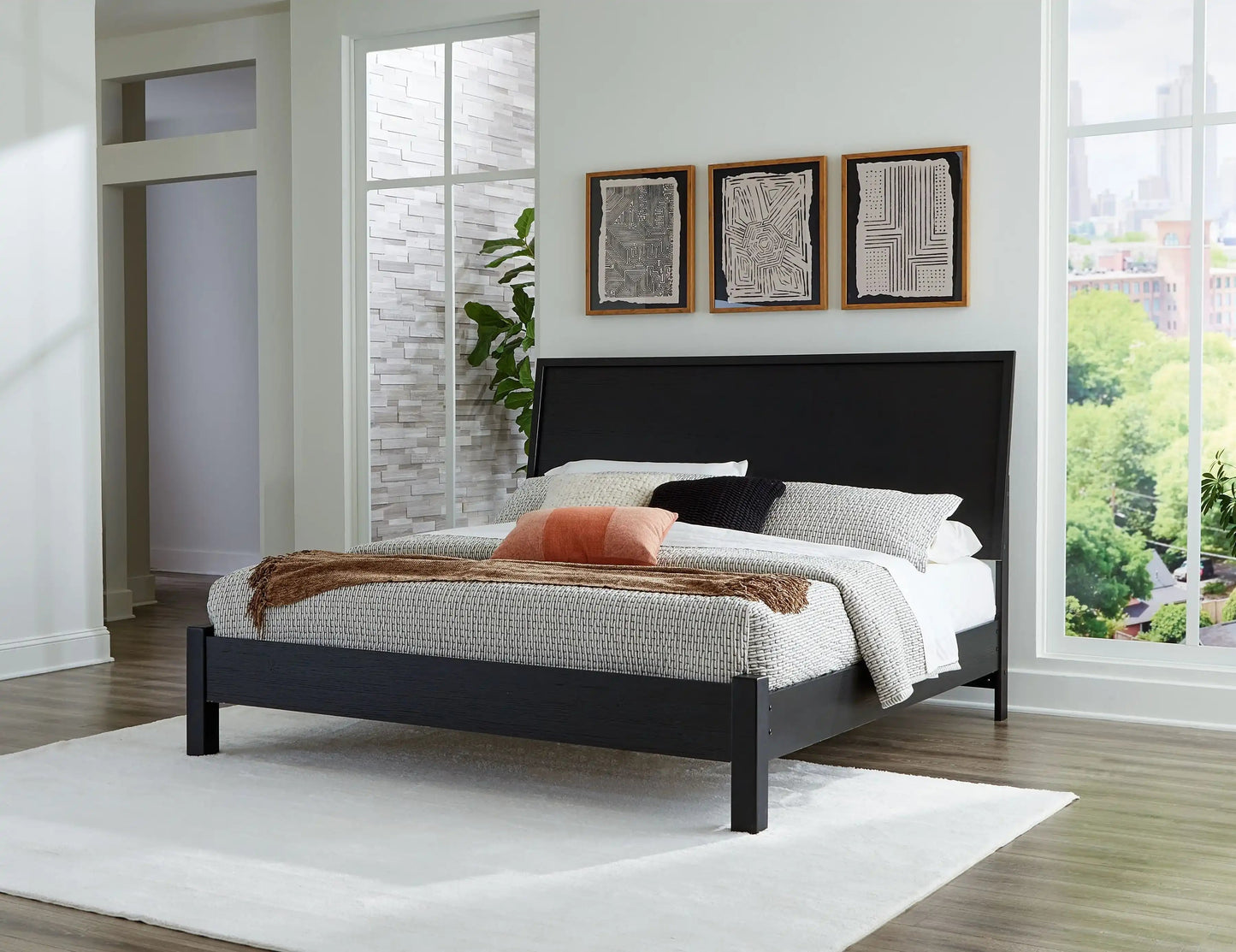 Danziar - Panel Bed With Low Footboard, King, Black