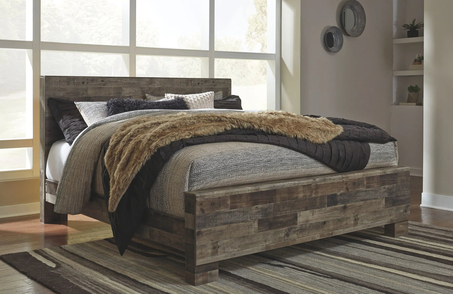 Derekson - Panel Bed, King, Dark Gray