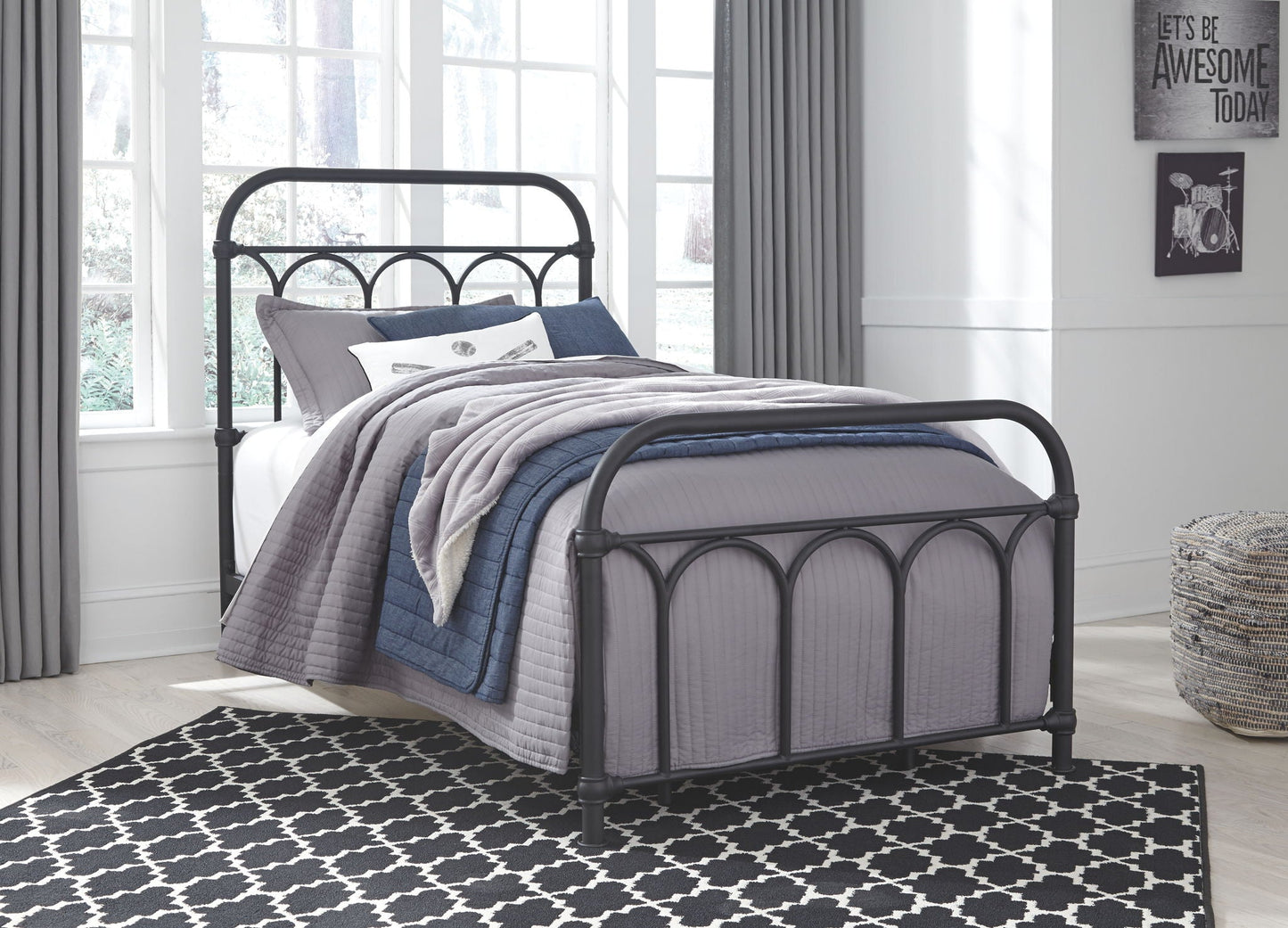 Nashburg - Arch Bed, Queen, Black