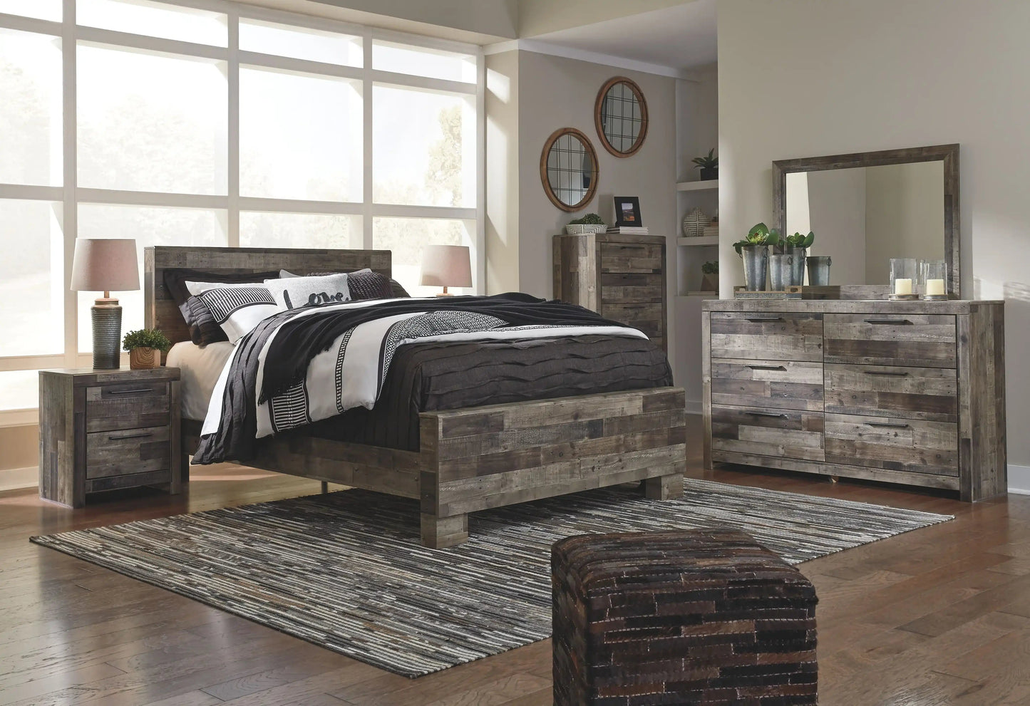 Derekson - Panel Bed, King, Dark Gray